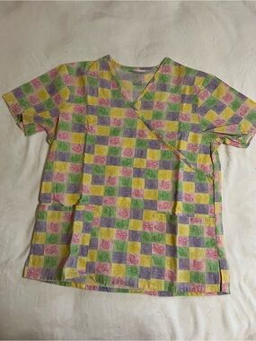 Womens Scrub Top Size Medium Butterfly Patterned Green, Purple, Yellow, Pink